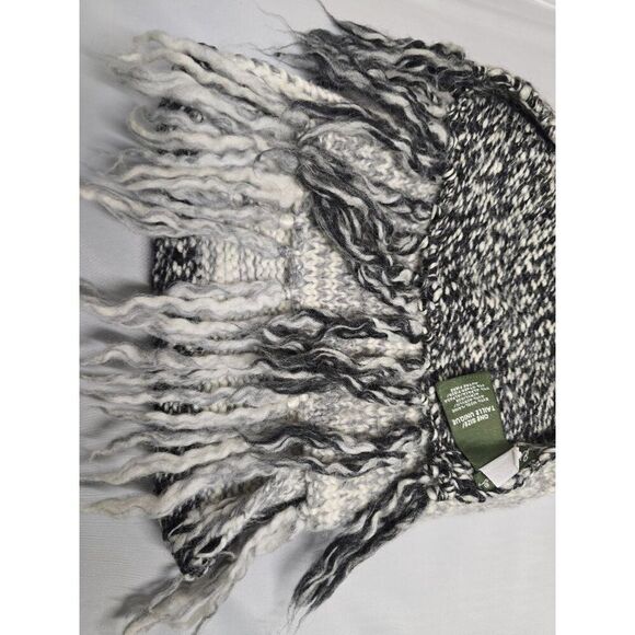 Cozy Winter Knit Scarf With Fringe Edges  One Size  Acrylic & Wool Blend - Picture 4 of 7